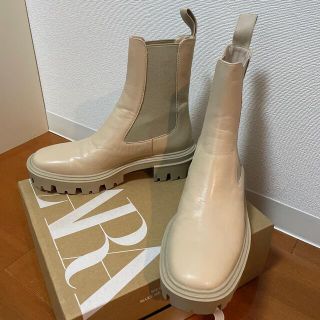 ZARA - ZARA トラックソールフラットリアルレザーアンクルブーツ 37の ...