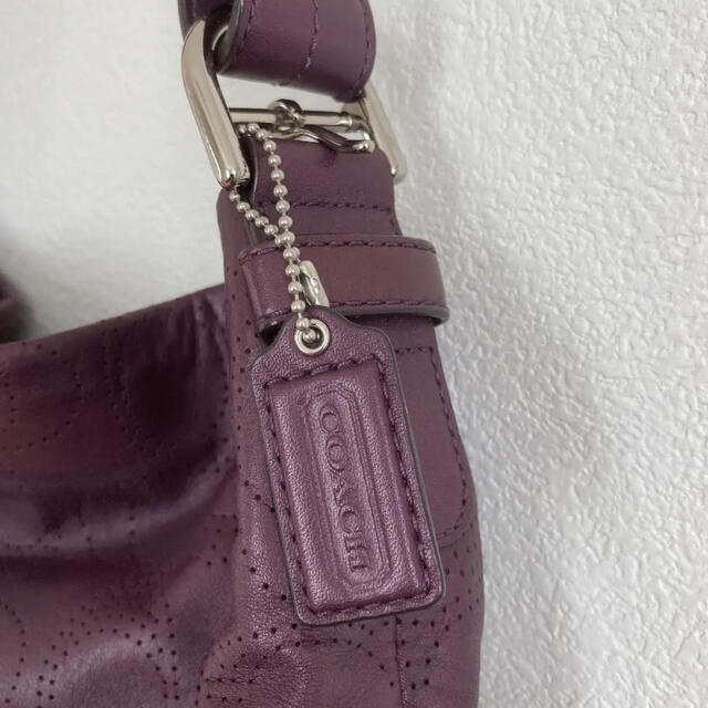 COACH(コーチ)のcoach  レザーショルダーバッグ　紫色 メンズのバッグ(ショルダーバッグ)の商品写真