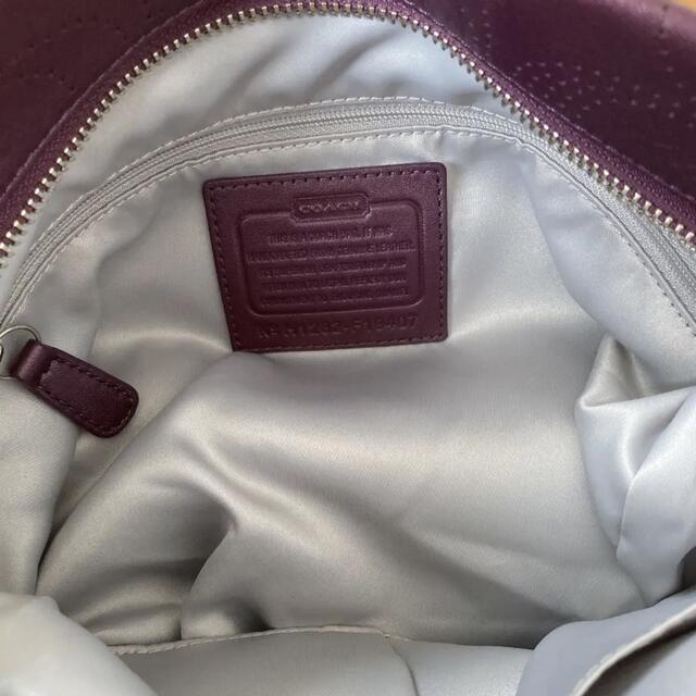 COACH(コーチ)のcoach  レザーショルダーバッグ　紫色 メンズのバッグ(ショルダーバッグ)の商品写真
