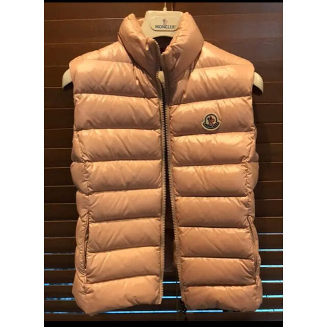 MONCLER(モンクレール)のクーポン期間値下げ　美品　モンクレール　ダウンベスト レディースのジャケット/アウター(ダウンベスト)の商品写真