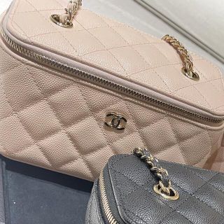 シャネル(CHANEL)のCHANEL2021AW ピンクベージュバニティバック❤️新品(ショルダーバッグ)