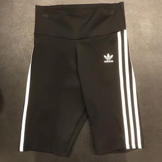 アディダス(adidas)のadidas ハイウエスト ショートタイツ(ショートパンツ)