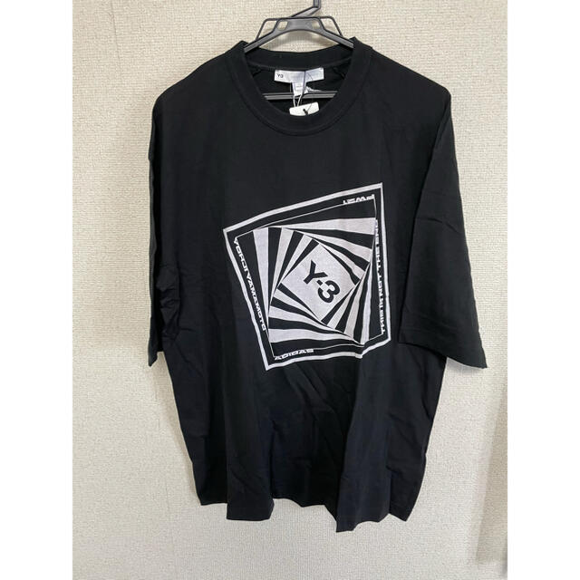 Y-3(ワイスリー)の【新品Y-3 M CH1 OPTIMISTIC ILLUSIONS SS TEE メンズのトップス(Tシャツ/カットソー(半袖/袖なし))の商品写真