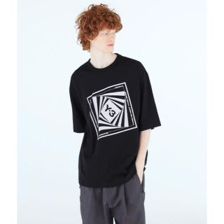 ワイスリー(Y-3)の【新品Y-3 M CH1 OPTIMISTIC ILLUSIONS SS TEE(Tシャツ/カットソー(半袖/袖なし))