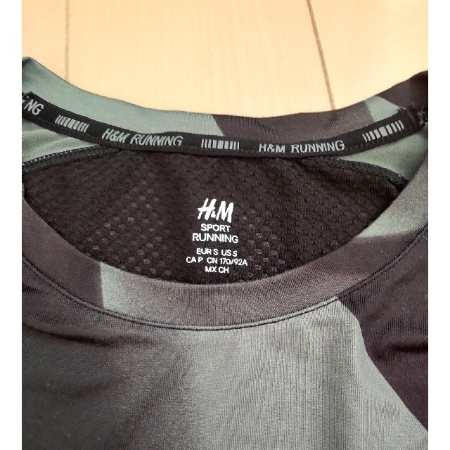 H&M(エイチアンドエム)のH&M エイチアンドエム　ランニングウェア　長袖 メンズのトップス(Tシャツ/カットソー(七分/長袖))の商品写真