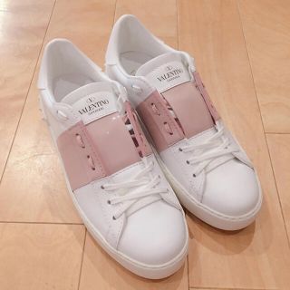 VALENTINO  バレンティノ39 スニーカー　白Xピンク　スタッズゆうパック着払いで