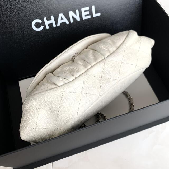 CHANEL(シャネル)の《クーポン限定》正規品◆美品 シャネル ハーフムーン キャビアスキン ホワイト レディースのバッグ(ショルダーバッグ)の商品写真