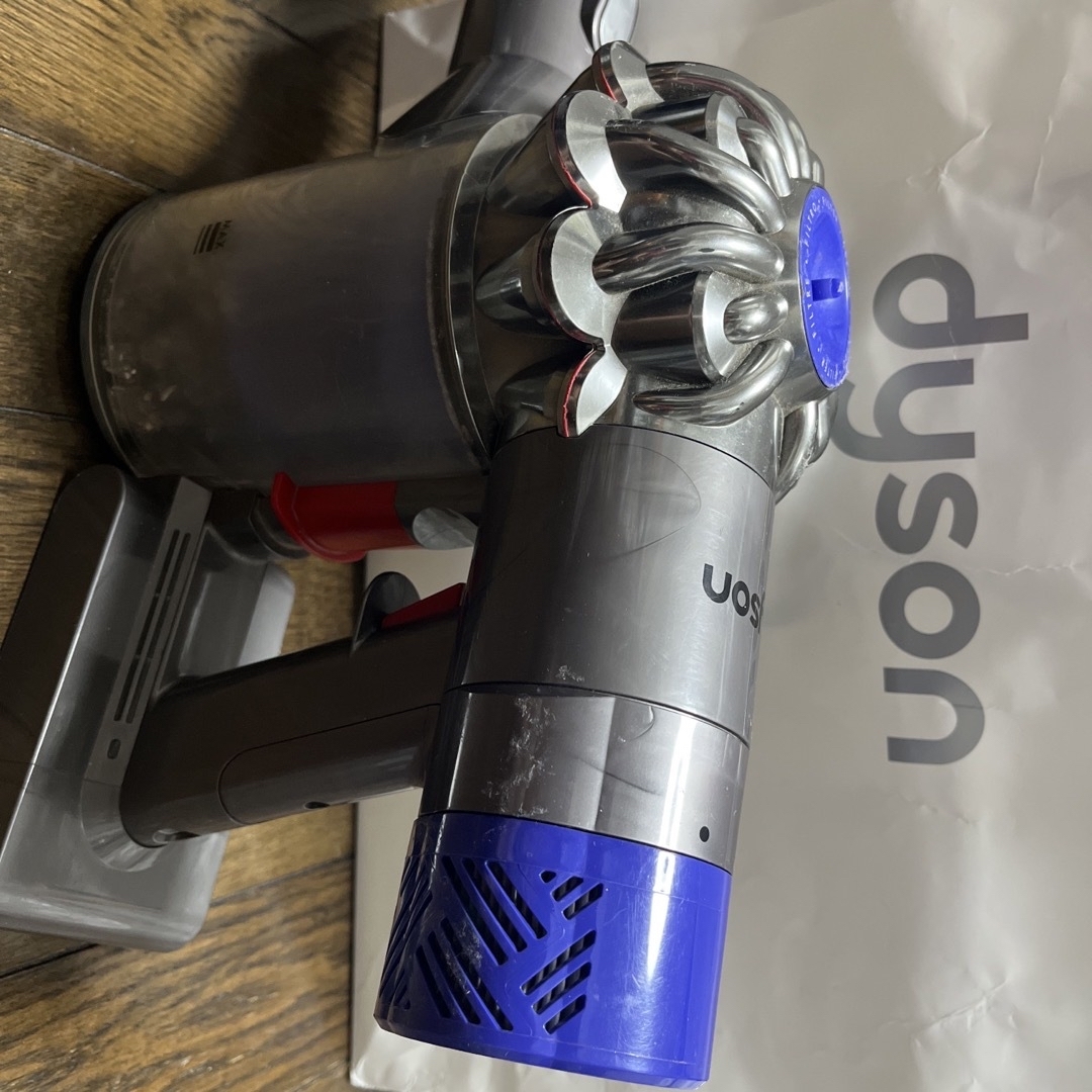 ダイソン コードレス掃除機　dyson V6バッテリー付き