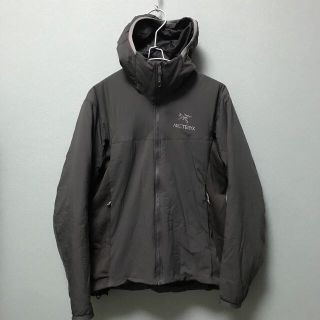 アークテリクス(ARC'TERYX)のアークテリクス　アトムLT メンズXS チタニウムシルバー　マウンテンパーカ(マウンテンパーカー)