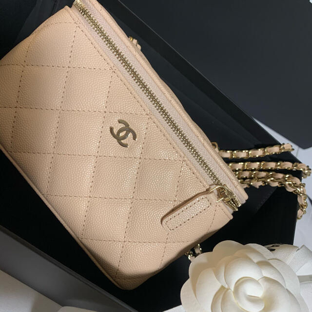 CHANEL(シャネル)のCHANEL 2021AWバニティピンクベージュ バック❤️未使用 レディースのバッグ(ショルダーバッグ)の商品写真