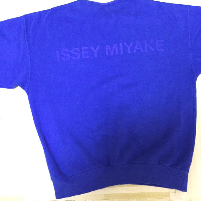 ISSEY MIYAKE(イッセイミヤケ)の最終値段　イッセイミヤケ　バックロゴ　ビッグシルエット　スウェット　モード メンズのトップス(スウェット)の商品写真