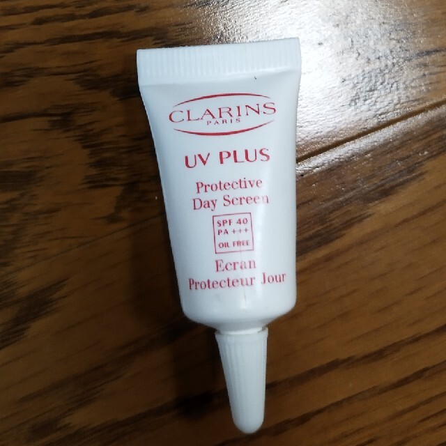 CLARINS(クラランス)のクラランス　UVプラス　デイ　スクリーン　日焼け止め用乳液　SPF40　サンプル コスメ/美容のボディケア(日焼け止め/サンオイル)の商品写真