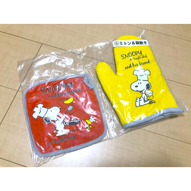 SNOOPY(スヌーピー)のスヌーピー　ミトン&鍋敷きセット ハンドメイドの生活雑貨(キッチン小物)の商品写真