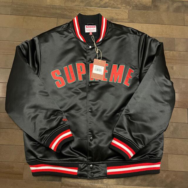 Supreme(シュプリーム)のSupreme Mitchell & Ness® Satin Varsity  メンズのジャケット/アウター(スタジャン)の商品写真