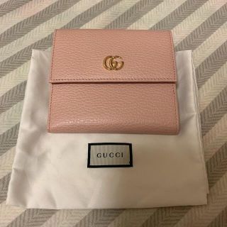 グッチ(Gucci)のGUCCI   折り財布　スモークピンク(財布)