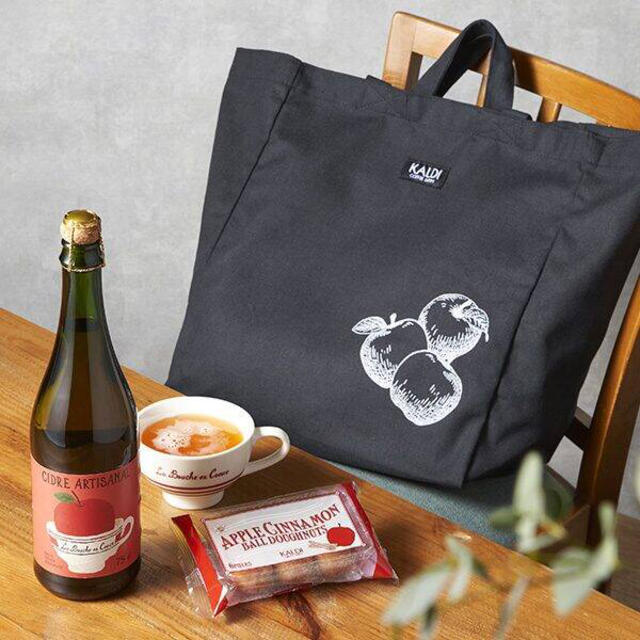 KALDI(カルディ)のさやりん様専用  KALDI オリジナルりんごバッグ 2021 新品未使用未開封 レディースのバッグ(エコバッグ)の商品写真