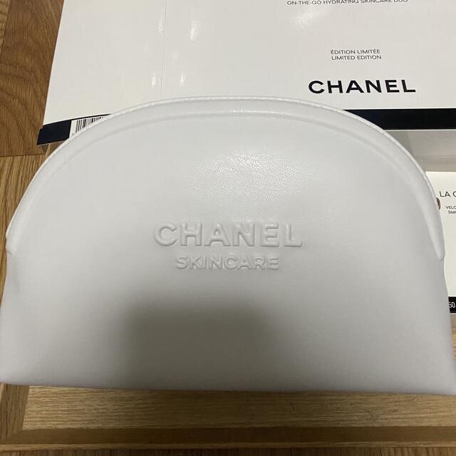 CHANEL(シャネル)のシャネル CHANEL ポーチ サンプル付き コスメ/美容のコスメ/美容 その他(その他)の商品写真