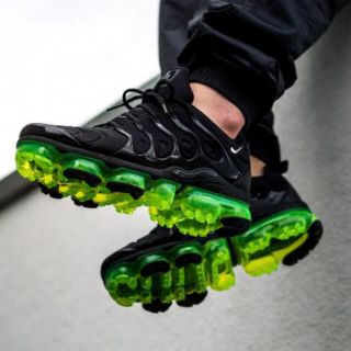 ナイキ(NIKE)の【即完品】NIKE AIR VAPORMAX PLUS (スニーカー)