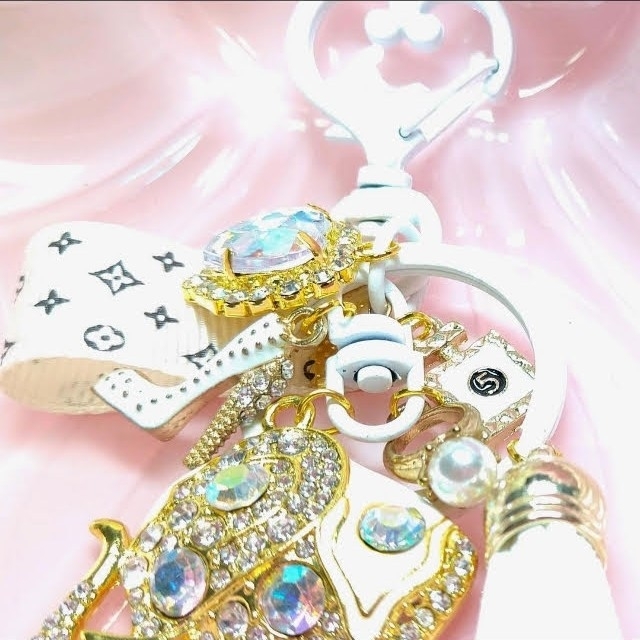 ❤️2点購入¥100引き❤️スウィート♡﻿ゴージャス☆姫キーホルダー(象白) レディースのファッション小物(キーホルダー)の商品写真
