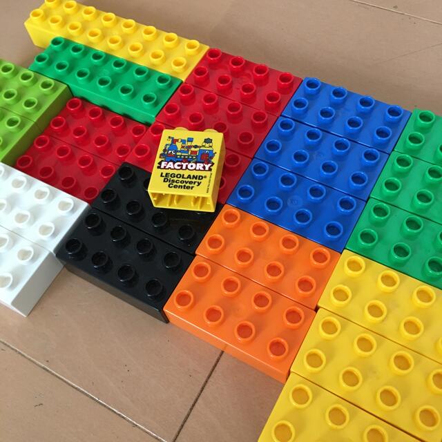 Lego(レゴ)のLEGO デュプロ　基本ブロック24パーツ＋非売品レゴランド入場特典ブロック キッズ/ベビー/マタニティのおもちゃ(積み木/ブロック)の商品写真