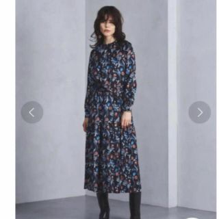 ユナイテッドアローズ(UNITED ARROWS)の美品！ユナイテッドアローズ　ボタニカルフラワーワンピース(ロングワンピース/マキシワンピース)