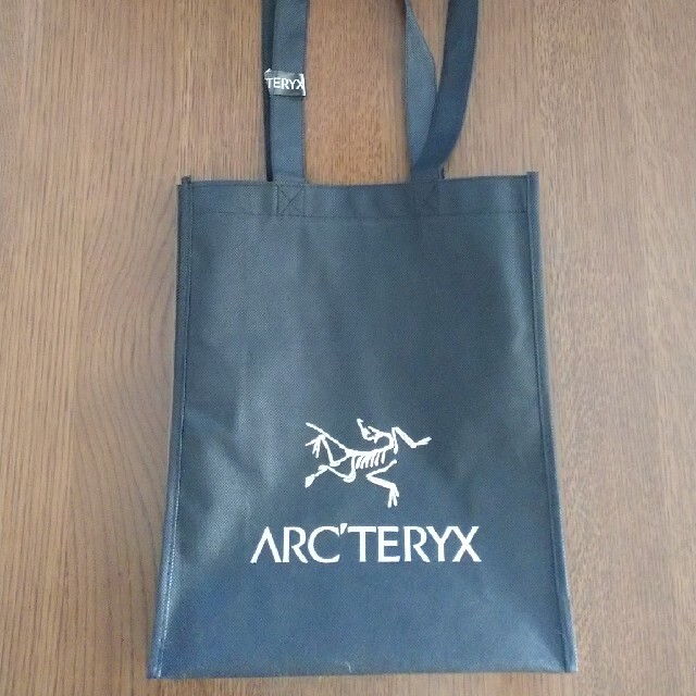 ARC'TERYX(アークテリクス)のアークテリクス・ショップバッグ（不織布） レディースのバッグ(ショップ袋)の商品写真