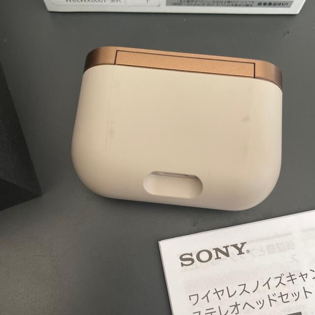 SONY(ソニー)のSONY WF-1000XM3(S) イヤホン　プラチナシルバー スマホ/家電/カメラのオーディオ機器(ヘッドフォン/イヤフォン)の商品写真