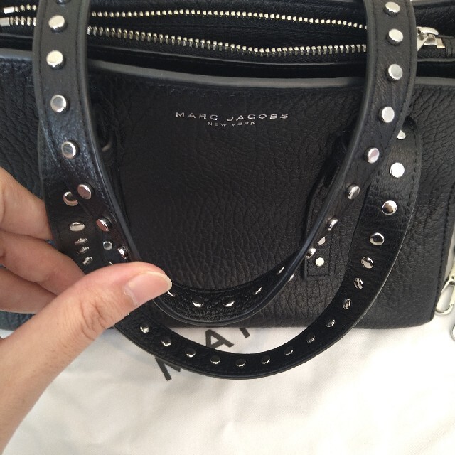 MARC JACOBS(マークジェイコブス)のMARC JACOBSスタッズハンドバッグ レディースのバッグ(ハンドバッグ)の商品写真