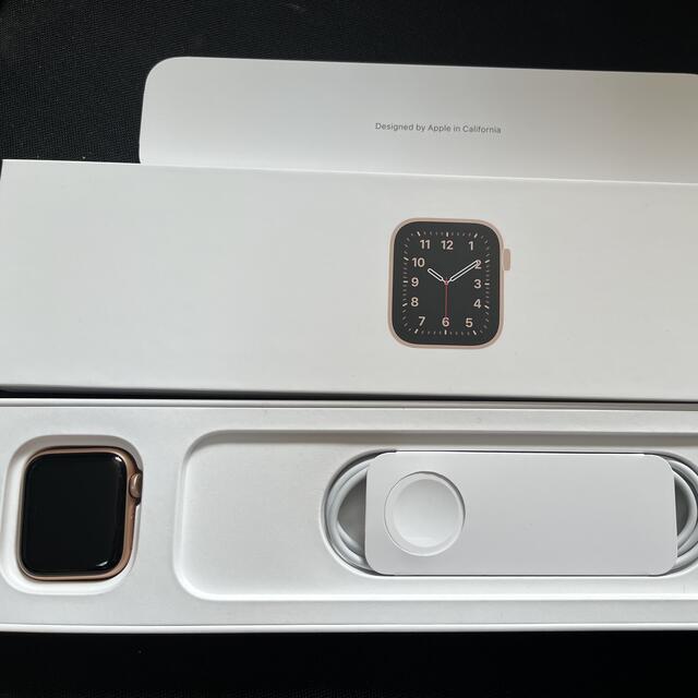 Apple Watch(アップルウォッチ)のApple Watch se GPS レディースのファッション小物(腕時計)の商品写真