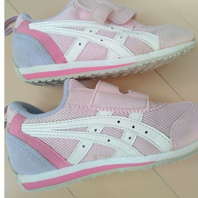 asics(アシックス)のアシックス　16cm  ピンク キッズ/ベビー/マタニティのキッズ靴/シューズ(15cm~)(スニーカー)の商品写真