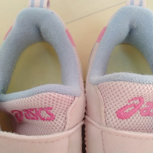 asics(アシックス)のアシックス　16cm  ピンク キッズ/ベビー/マタニティのキッズ靴/シューズ(15cm~)(スニーカー)の商品写真