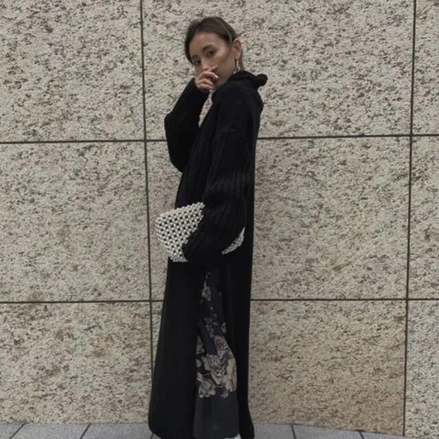 Ameri VINTAGE(アメリヴィンテージ)のLONG SLIT CABLE KNITE TOP レディースのトップス(ニット/セーター)の商品写真