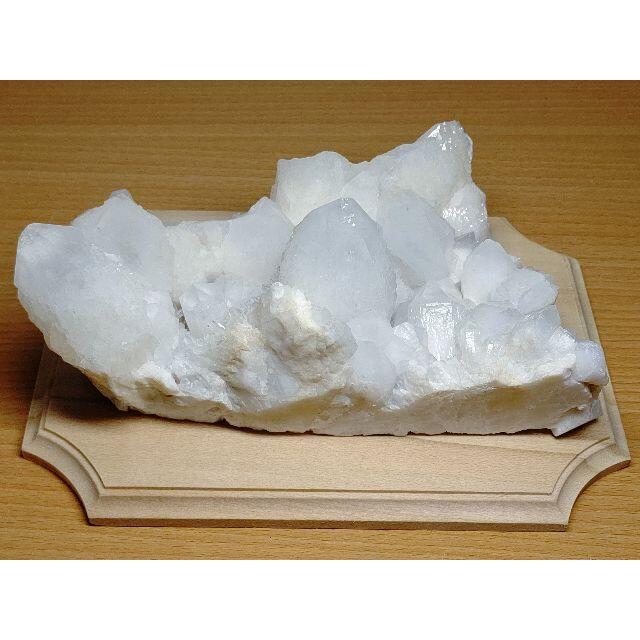 水晶 1.6kg クォーツ クラスター 原石 鑑賞石 自然石 誕生石 宝石 鉱物