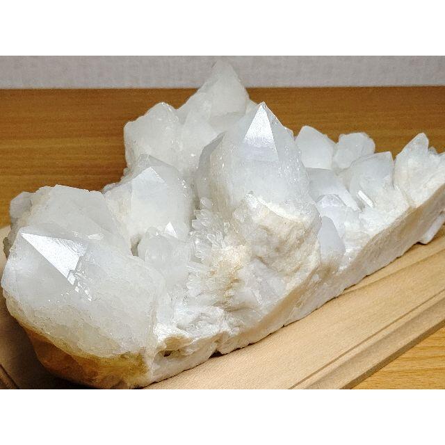 水晶 1.6kg クォーツ クラスター 原石 鑑賞石 自然石 誕生石 宝石 鉱物