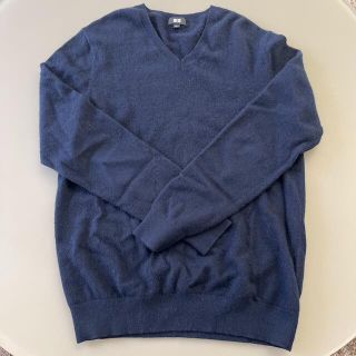 ユニクロ(UNIQLO)のユニクロ　メンズ　カシミヤVネックセーター(ニット/セーター)