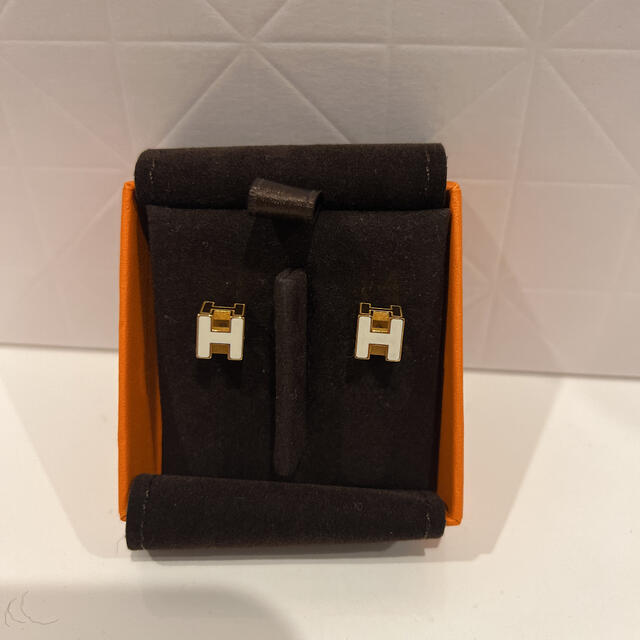 HERMES エルメス　ピアス　カージュドアッシュ　白