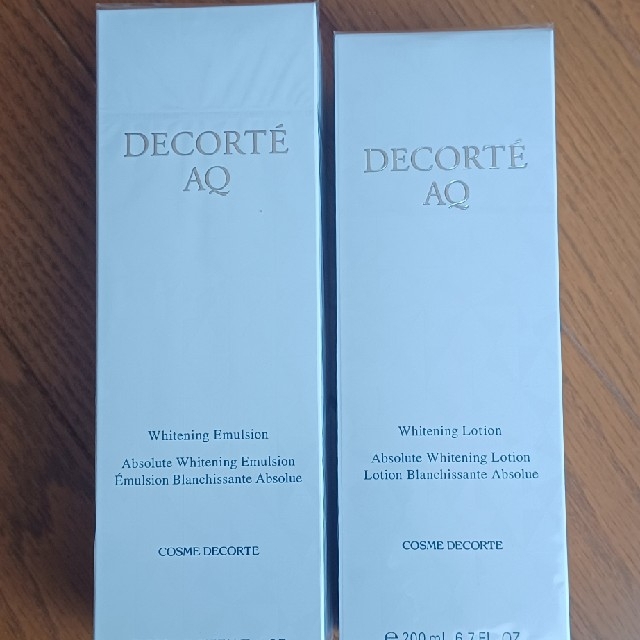 COSME DECORTE(コスメデコルテ)のコスメデコルテAQホワイトニングローション、エマルジョン各200ml コスメ/美容のスキンケア/基礎化粧品(化粧水/ローション)の商品写真