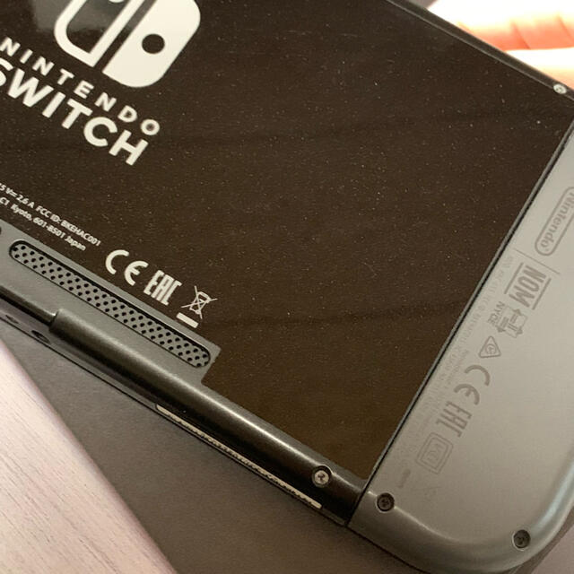 Nintendo Switch(ニンテンドースイッチ)の【即日発送可能】Nintendo Switch グレー 本体 エンタメ/ホビーのゲームソフト/ゲーム機本体(家庭用ゲーム機本体)の商品写真
