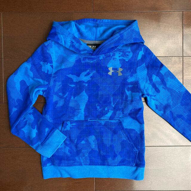 UNDER ARMOUR(アンダーアーマー)のアンダーアーマー　裏起毛パーカー　130cm キッズ/ベビー/マタニティのキッズ服男の子用(90cm~)(その他)の商品写真