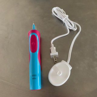 ブラウン(BRAUN)のらら様　専用　電動歯ブラシ　BRAUN OralB  キッズ　子供(歯ブラシ/歯みがき用品)