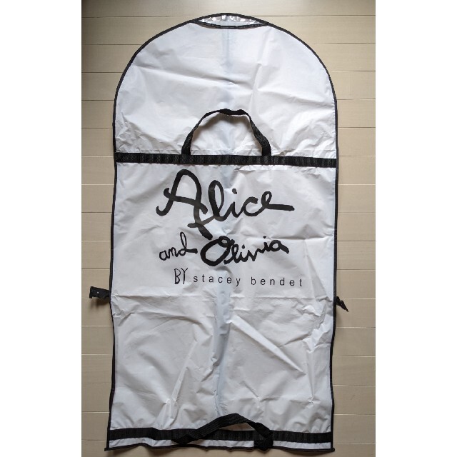Alice+Olivia(アリスアンドオリビア)のアリスアンドオリビア●ガーメントカバー スーツカバー●未使用 レディースのファッション小物(その他)の商品写真