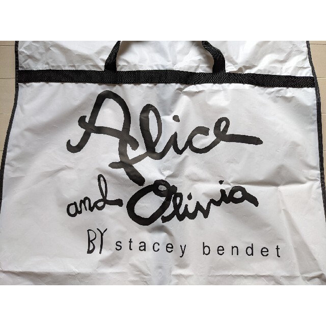 Alice+Olivia(アリスアンドオリビア)のアリスアンドオリビア●ガーメントカバー スーツカバー●未使用 レディースのファッション小物(その他)の商品写真