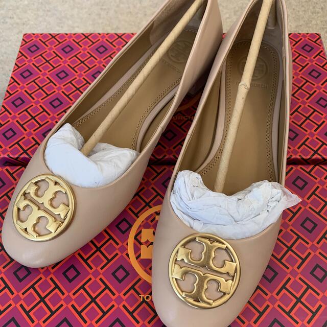 Tory Burch(トリーバーチ)の★超美品　トリーバーチ　ベージュ　パンプス23 6c レディースの靴/シューズ(ハイヒール/パンプス)の商品写真