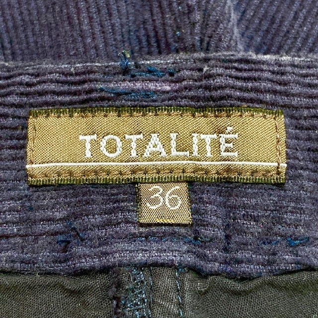La TOTALITE(ラトータリテ)のコーデュロイ ハーフパンツ TOTALITE (トータリテ) ミディアム丈 レディースのパンツ(ハーフパンツ)の商品写真