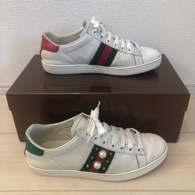 Gucci(グッチ)のグッチ  スタッズ  パール　スニーカー レディースの靴/シューズ(スニーカー)の商品写真