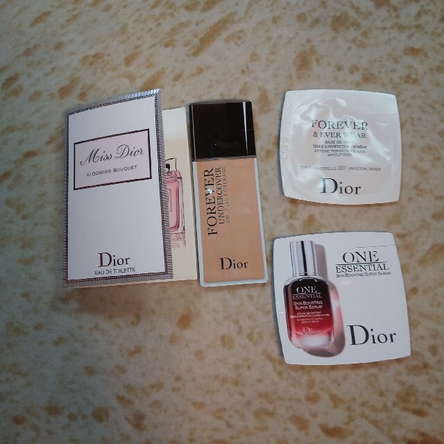 Christian Dior(クリスチャンディオール)の【E13】 Dior 試供品 4点セット コスメ/美容のキット/セット(サンプル/トライアルキット)の商品写真