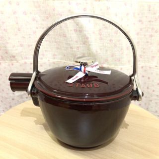 ストウブ(STAUB)の値下げ   ストウブ （staub）ケトル  （ティーポット）丸型 １Ｌ (調理器具)