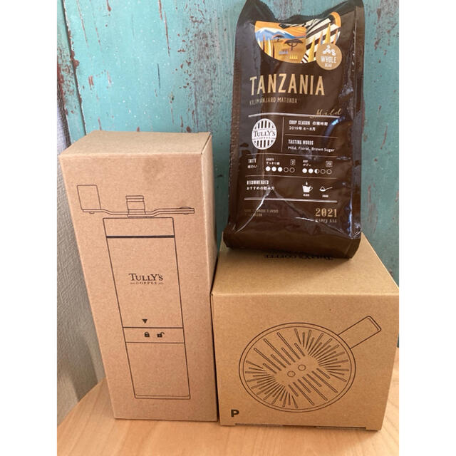 TULLY'S COFFEE(タリーズコーヒー)の新品未使用　タリーズ　3点セット　コーヒーミル　ドリッパー　コーヒー豆 インテリア/住まい/日用品の日用品/生活雑貨/旅行(日用品/生活雑貨)の商品写真