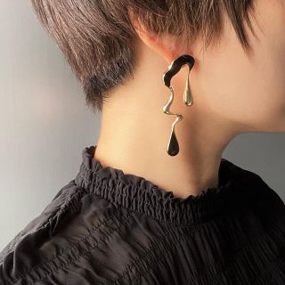 アメリヴィンテージ(Ameri VINTAGE)の【ブラックアシメトリー 】インポートピアス zara todayful cos(ピアス)