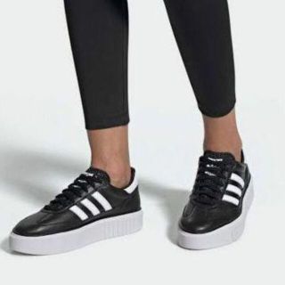 アディダス(adidas)の【新品】【サイズ：23.5㎝】adidasスニーカー　SLEEK SUPER(スニーカー)